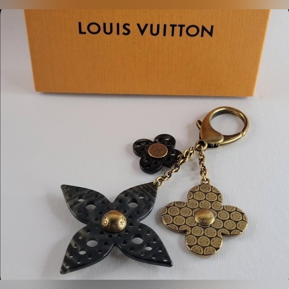 🔥 RARE 🔥 Louis Vuitton Bijou Sac Rock Flower Antique Resin Bag Charm